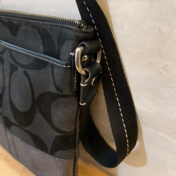 Vintage Stylish Coach Grey Black C Logo Leather Tag - Picture 4 of 15